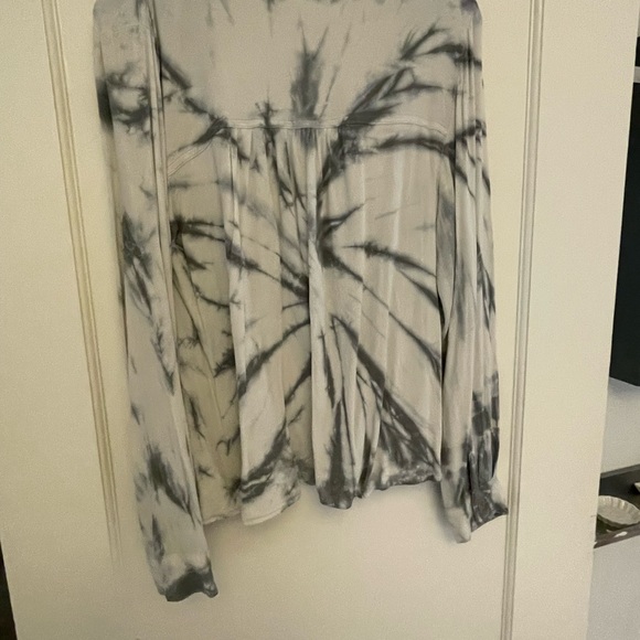 Silky surplice tie die top from splendid - Picture 6 of 6